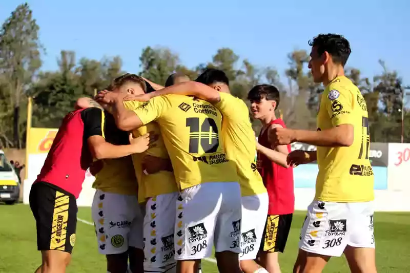 El canario se quedó con los 3 puntos ante Excursionistas