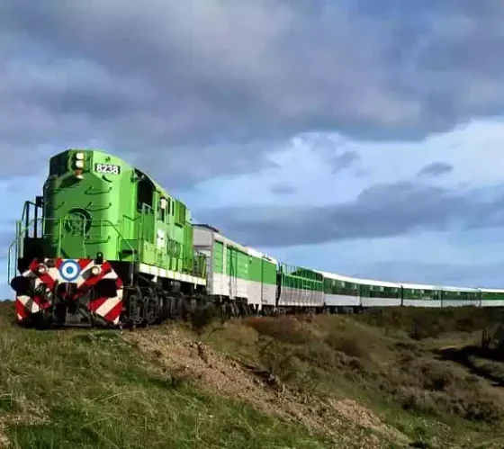 El tren turístico que une montaña y mar retorna al servicio 36 El tren turístico que une montaña y mar retorna al servicio