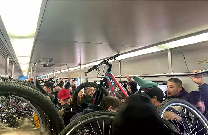 Tren Sarmiento sin barreras y con demoras 31 Tren sarmiento con demoras