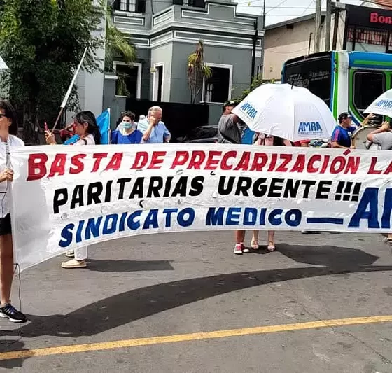 Médicos bonaerenses reclaman urgente reapertura paritarias 32 Paritarias medicos AMRA