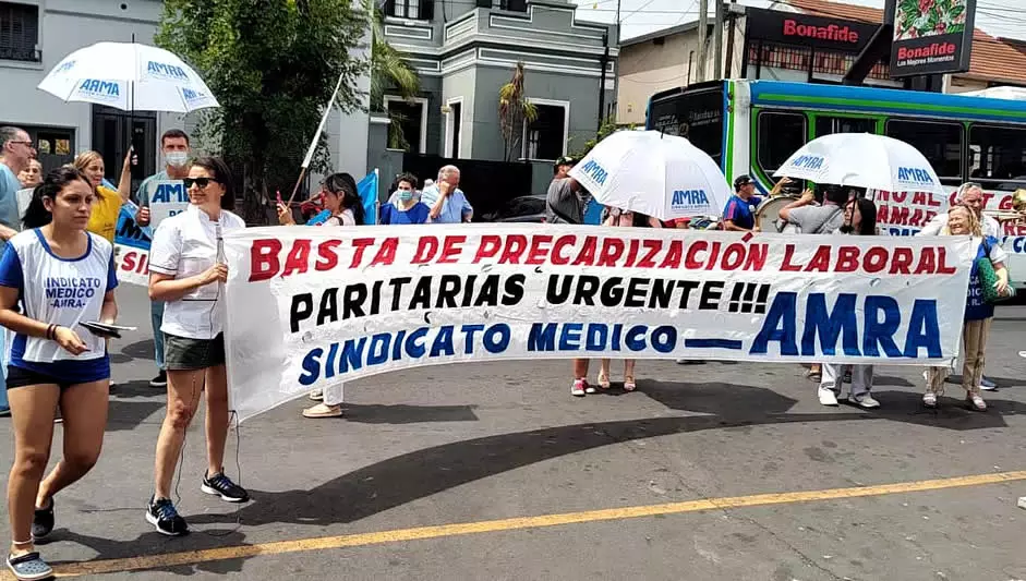 Médicos bonaerenses reclaman urgente reapertura paritarias 31 Paritarias medicos AMRA