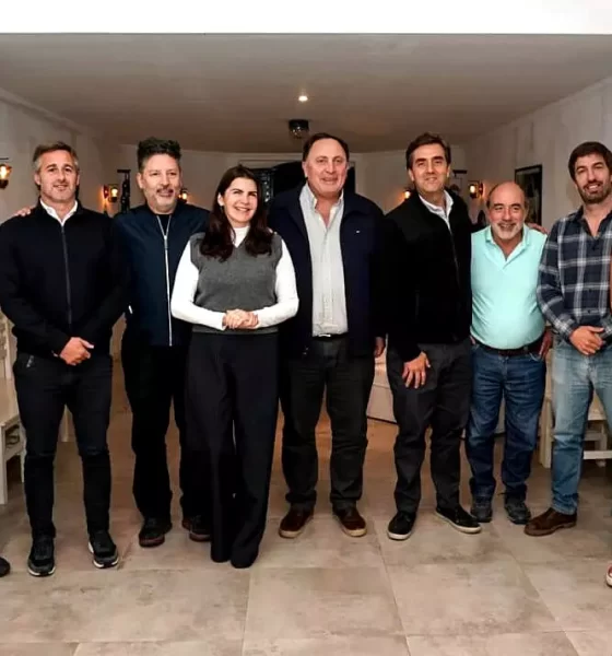 Reunión de los intendentes peronistas de la primera sección electoral 32 intendentes peronistas de la primera