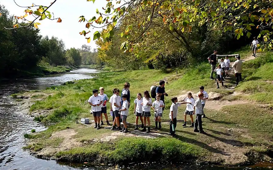 Alumnos de escuelas locales midieron la calidad del agua