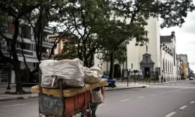 la pobreza bajó 23,1% en un año