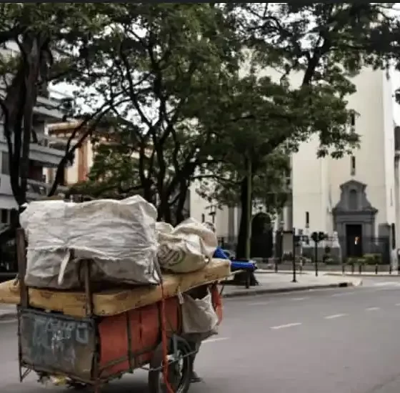la pobreza bajó 23,1% en un año