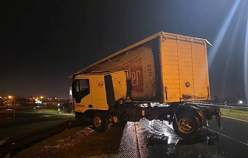 Accidentes en la madrugada: camiones involucrados y tránsito interrumpido 35 accidentes en Luján durante la madrugada