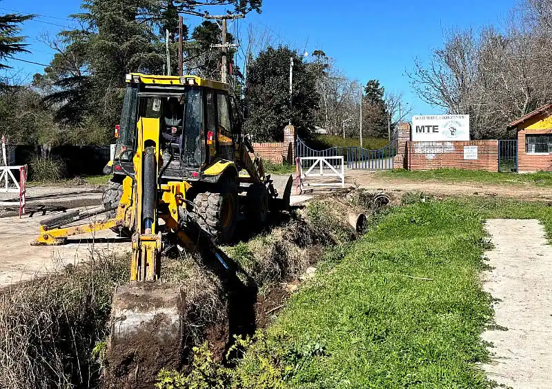 Avanzan las obras hídricas en el barrio Lezica y Torrezuri