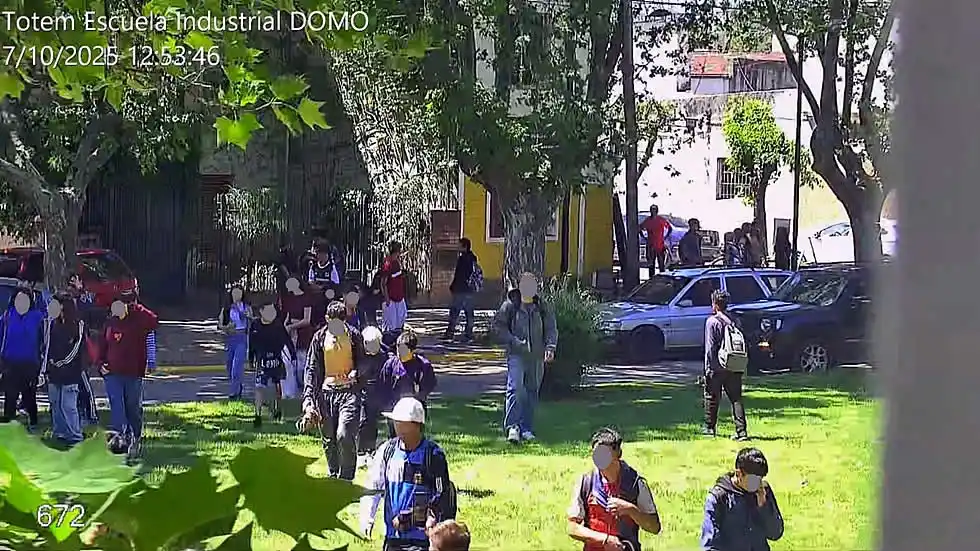 Pelea-estudiante escuela secundaria