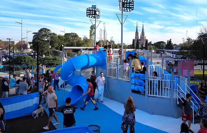 plaza homenaje héroes Malvinas