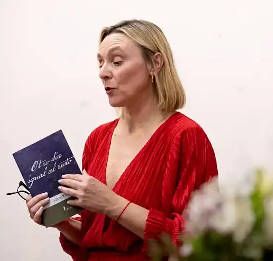 Silvia Frank presentó su primer libro de cuentos “Otro día igual al resto” 36 Otro día igual al resto