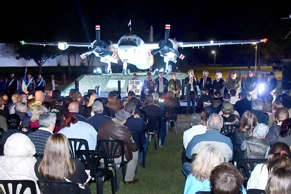 Inauguración Avión de guerra Grumman Tracker d