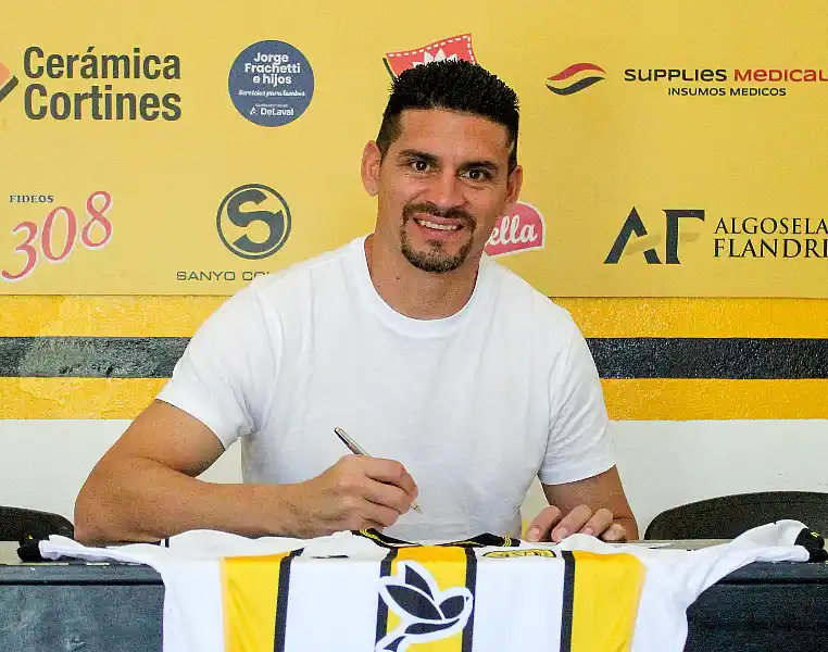 arquero Carlos Morel