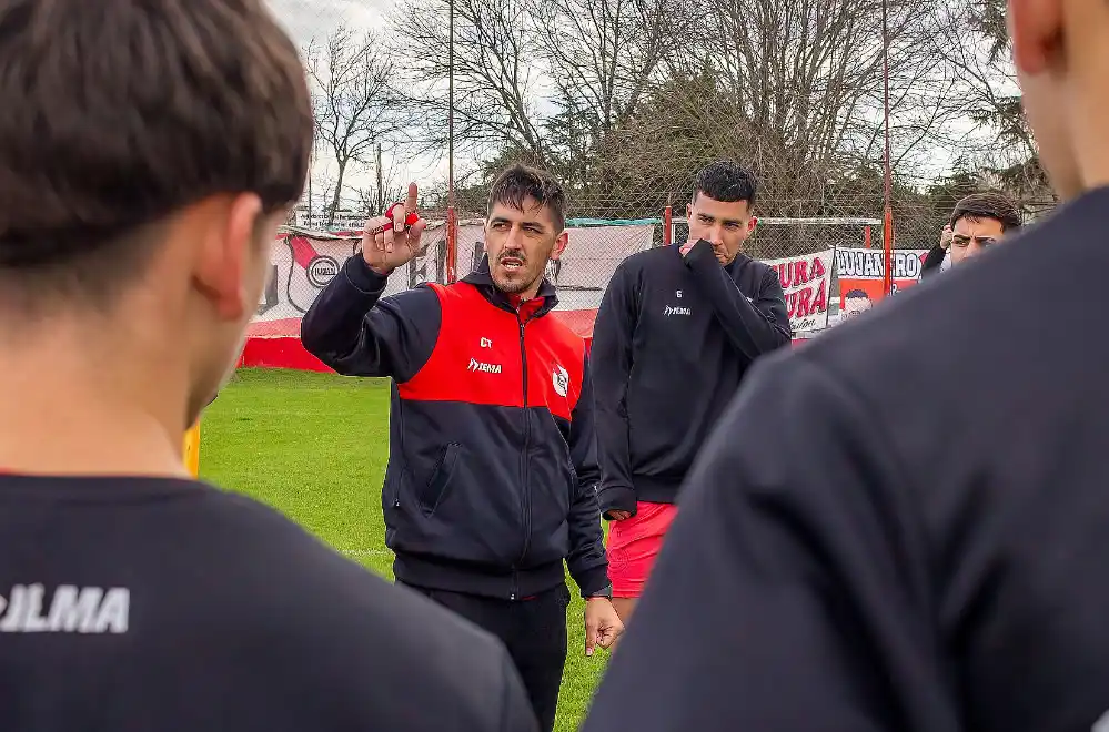 Muere a sus 35 años, el DT de Luján, Santiago Fredes