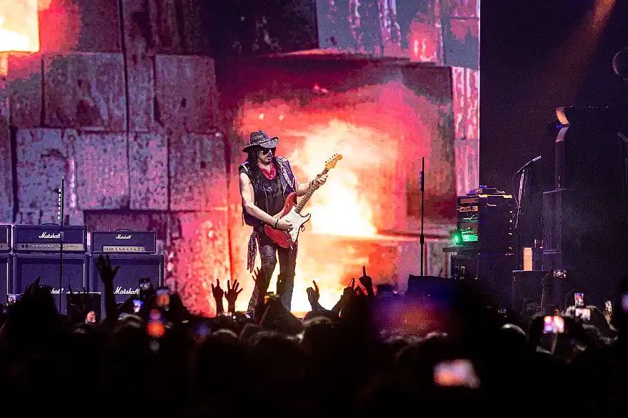 Rata Blanca celebra 35 años de "Magos, Espadas y Rosas"