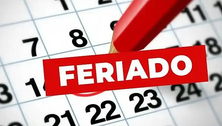 Calendario con la palabra feriado