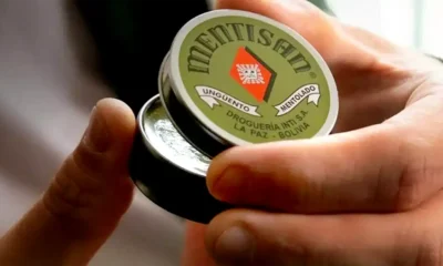 Ungüento pomada mentolado en frasco abierto