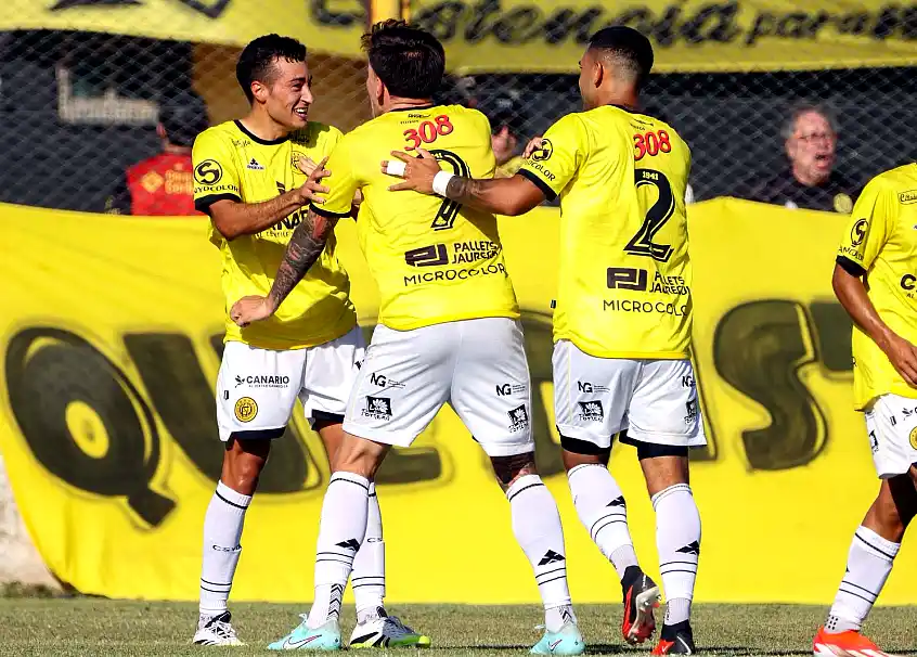 Jugadores de Flandria celebrando un gol 
