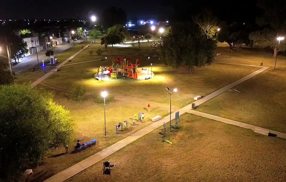 Luminarias LED en plazas y parques para mejorar el alumbrado público 35 nuevas luminarias