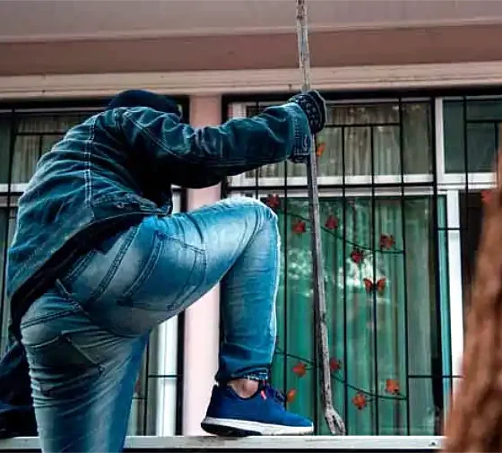 Robo y vandalismo en una capilla de El Mirador