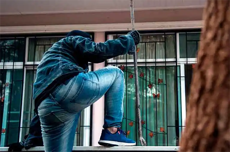 Robo y vandalismo en una capilla de El Mirador