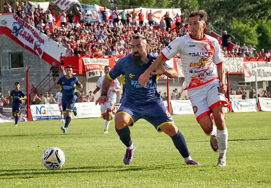 El Lujanero pagó caro su falta de gol y debutó con derrota 35 El Lujanero tuvo las más claras