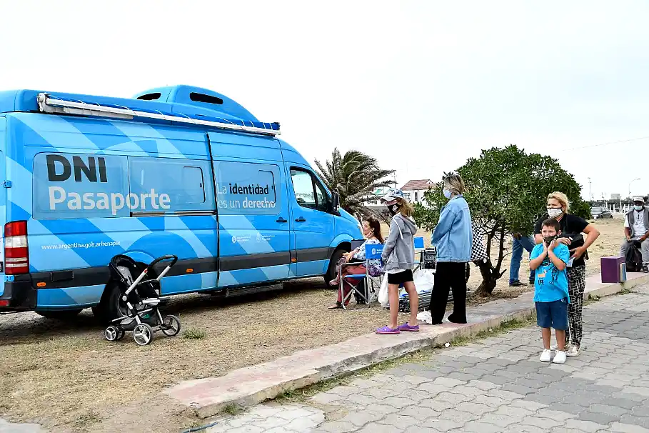 Más de 600 vecinos accedieron a documentación gratuita 35 Operativos de documentación