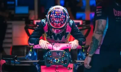 Colapinto concentrado en su monoplaza.