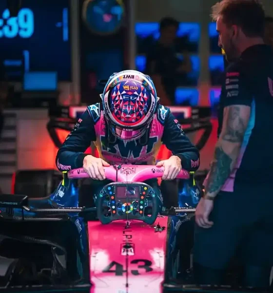 Colapinto concentrado en su monoplaza.