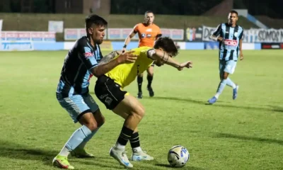 Flandria cayó en Merlo