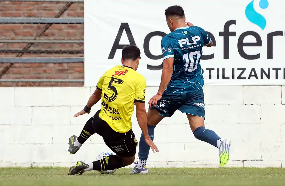 Flandria fue goleado 4 a 1 por Villa San Carlos en el Carlos V 38 Flandria fue goleado 4 a 1