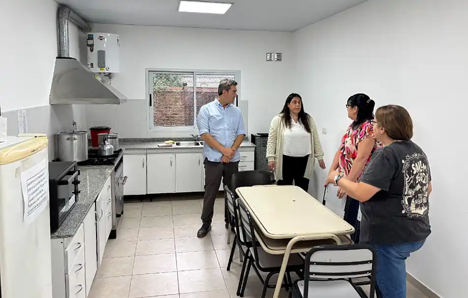 escuelas con nuevo mobiliario escolar