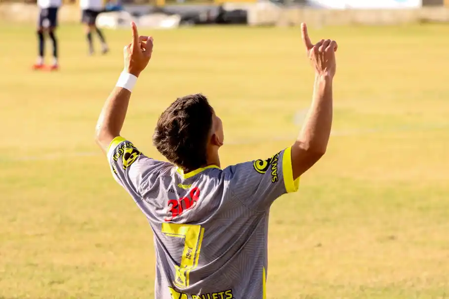 Flandria venció a Merlo y confirmó su recuperación