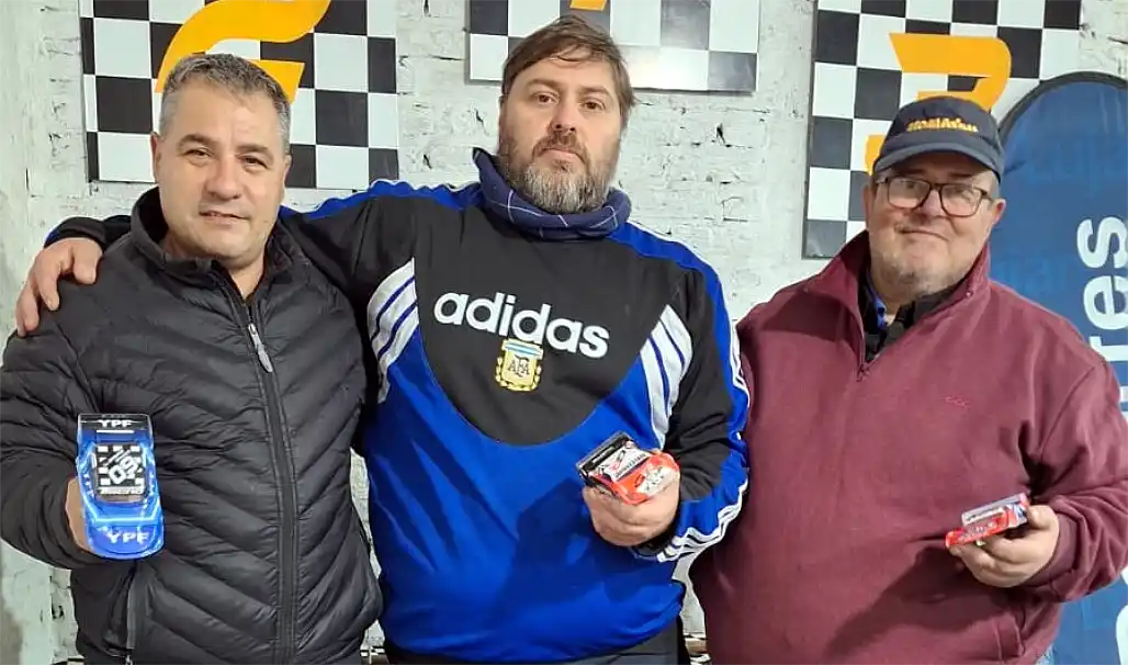 Gran carrera en Automodelismo de ACCAL: Naranjo arrasó y el torneo se define 37 Naranjo dominó el TC de automodelismo en una noche vibrante