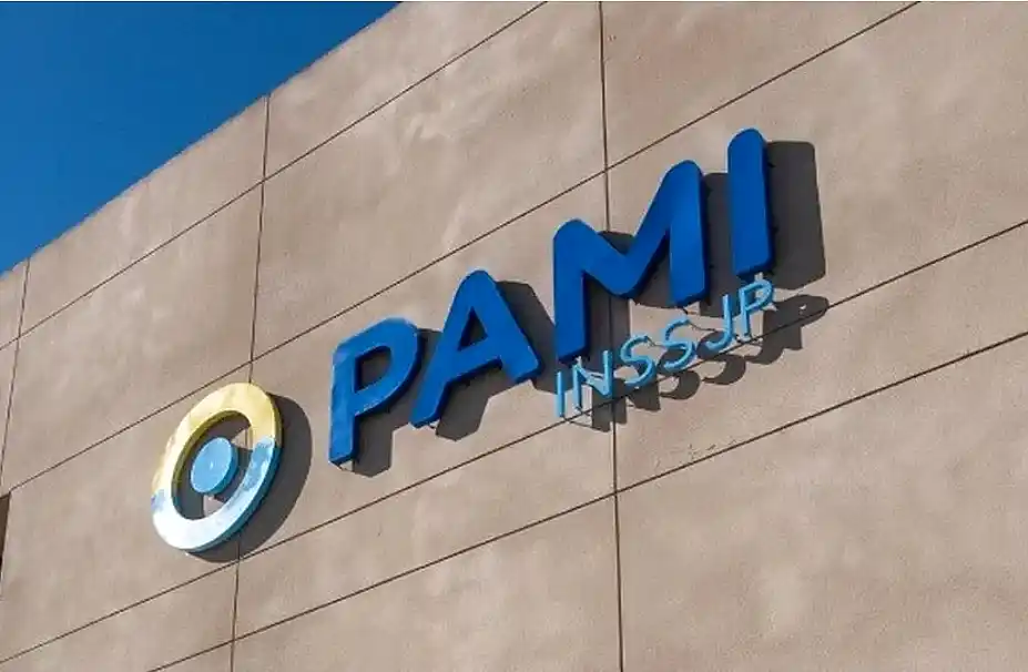 Paro del PAMI: médicos y odontólogos suspenden la atención hasta el viernes 34 cartel de PAMI