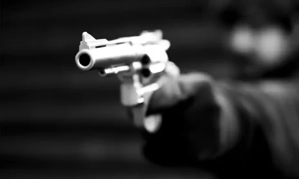 Motochorros balean a repartidor