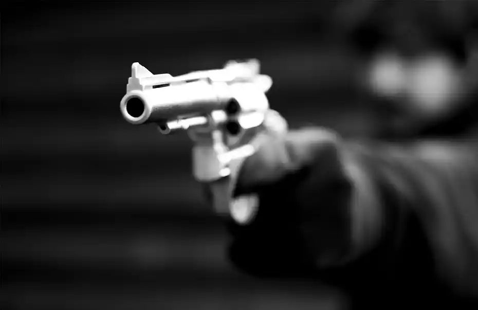 Motochorros balean a repartidor
