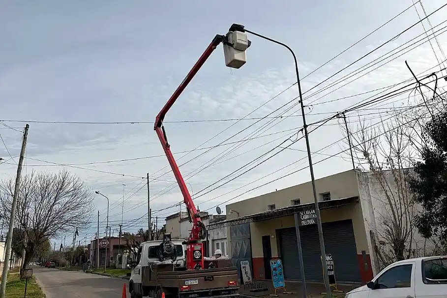 Alumbrado Público en barrios del distrito