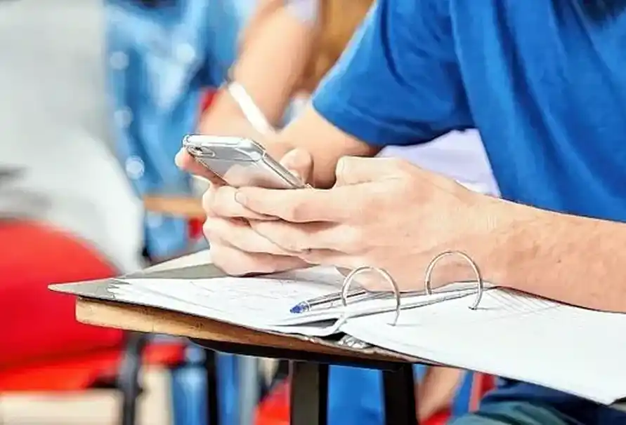Celulares en colegios secundarios
