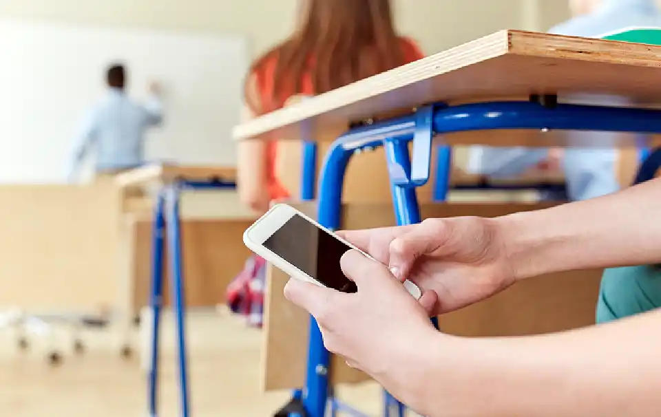 teléfonos celulares en las escuelas