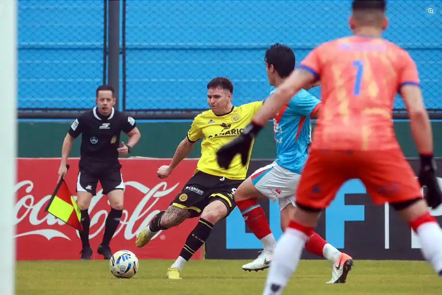 Flandria reaccionó tarde y perdió 1 a 0 ante Arsenal 32 flandria arsenal