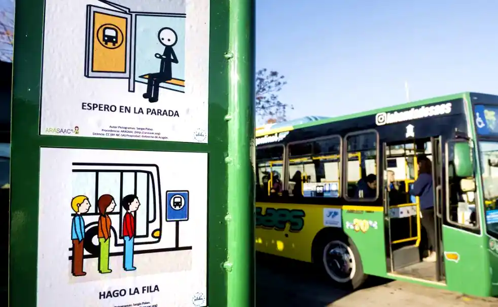 Transporte público: colectivos bonaerenses deberán usar pictogramas