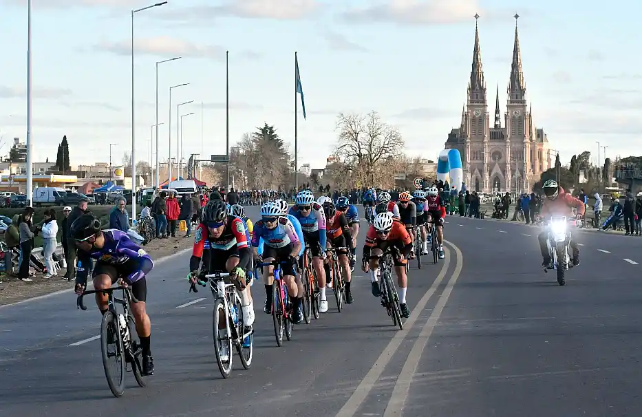 El Gran Premio de Ciclismo Ciudad de Luján abre la temporada 34 GP Ciudad de Luján