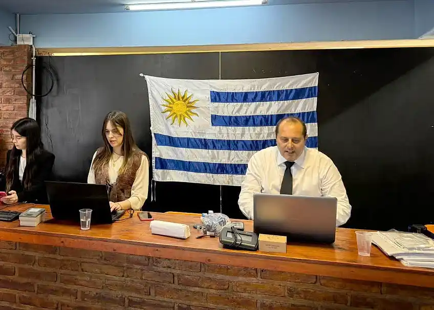 Luján fortalece la asistencia para migrantes con la entrega de documentación uruguaya 34 Luján fortalece la asistencia para migrantes