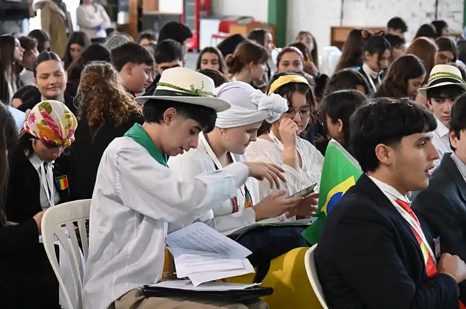 Uniendo Metas: qué aprenden los jóvenes con el modelo de la ONU 37 Uniendo Metas Luján