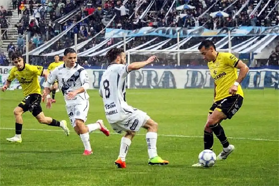 Flandria perdió ante Merlo pero mantiene siete puntos de ventaja