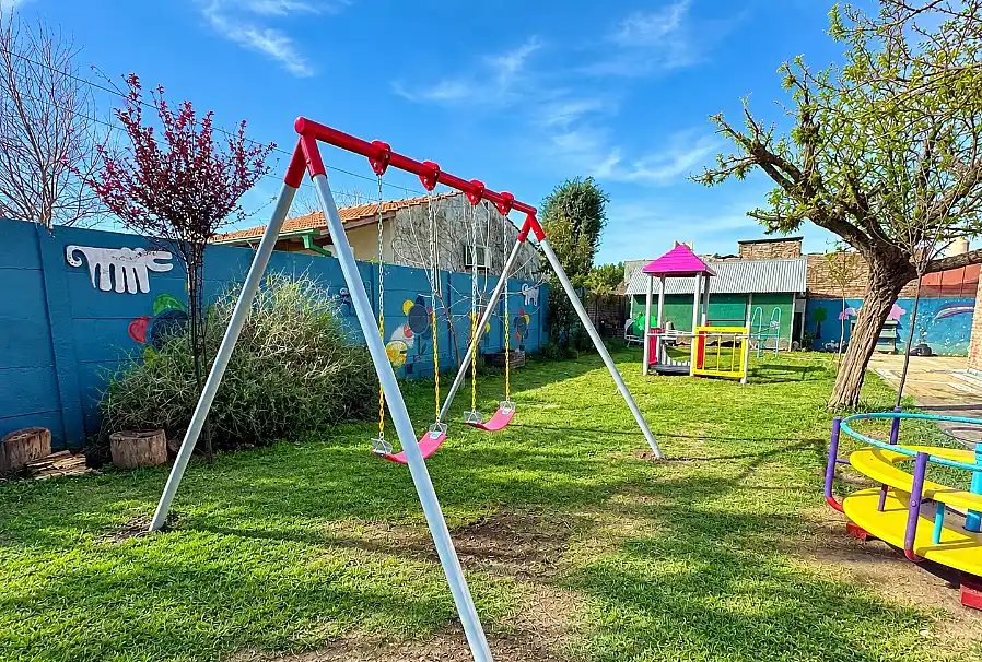 Nuevos juegos infantiles para 4 jardines de infantes