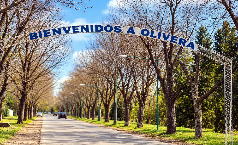 Olivera celebra su aniversario: los acontecimientos que marcaron al pueblo de Luján 36 Entrada a Olivera bajo el arco