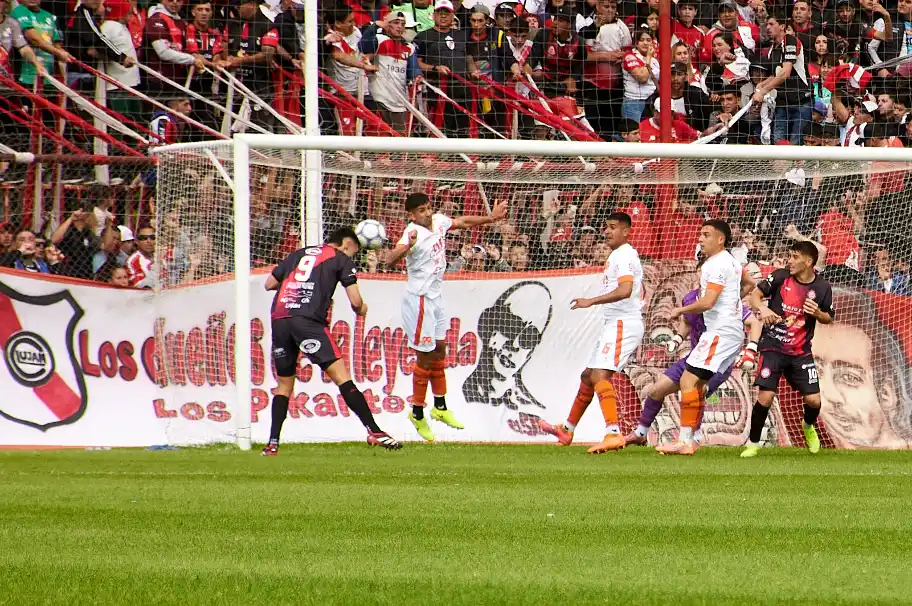 Luján goleó a Berazategui y desató la fiesta del campeón 40 Luján campeón 2026