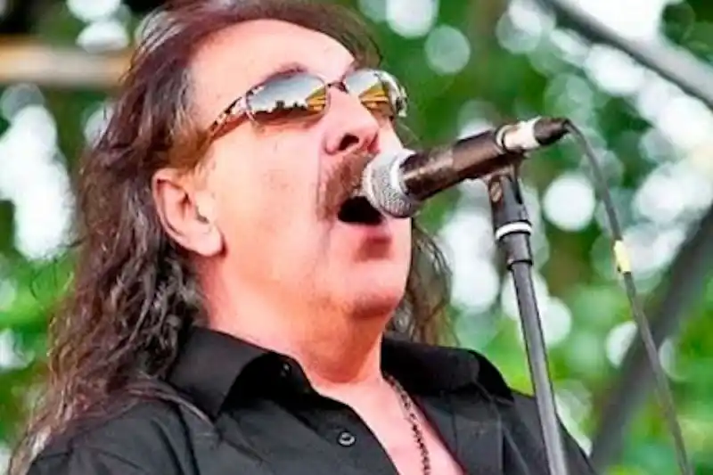 Murió Saúl Blanch, la primera voz de Rata Blanca 34 Murió Saúl Blanch, la primera voz de Rata Blanca
